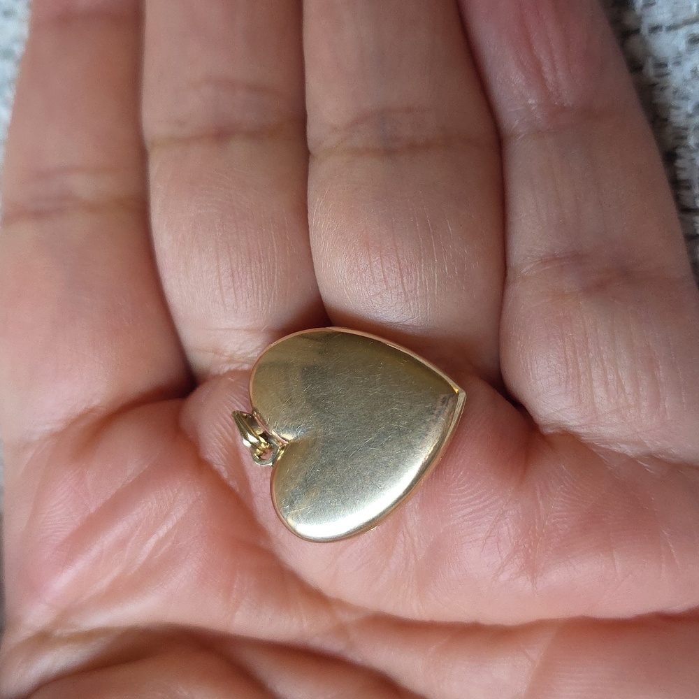 Heart Shaped Engraved Yellow Gold Vintage Locket 10k - Picture 7 of 7